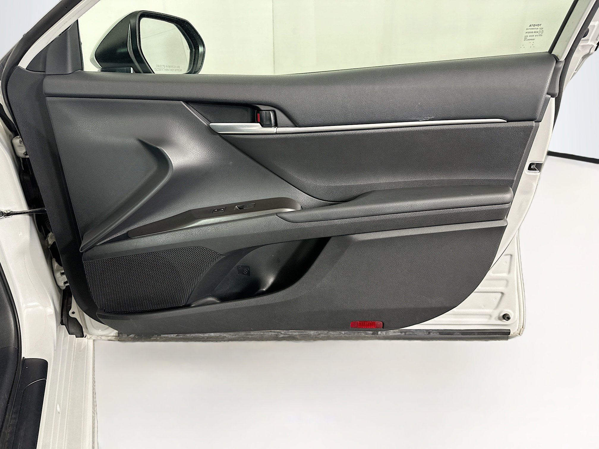 Used 2024 Toyota Camry SE FWD image 30