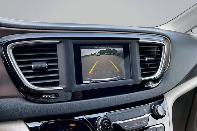 Used 2020 Chrysler Voyager L FWD image 12