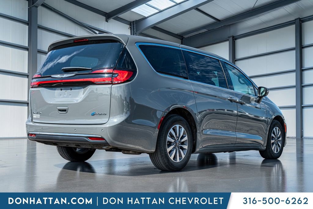 Used 2023 Chrysler Pacifica Touring-L image 36