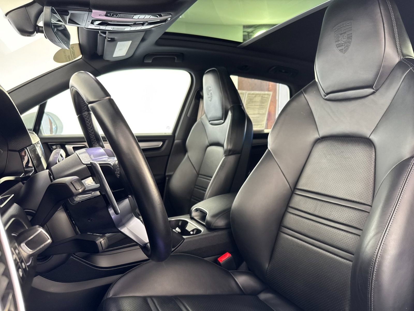 Certified 2023 Porsche Cayenne Platinum Edition image 5