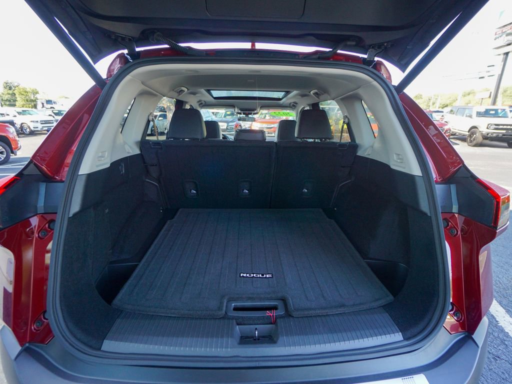 Used 2022 Nissan Rogue SV w/ SV Premium Package image 30