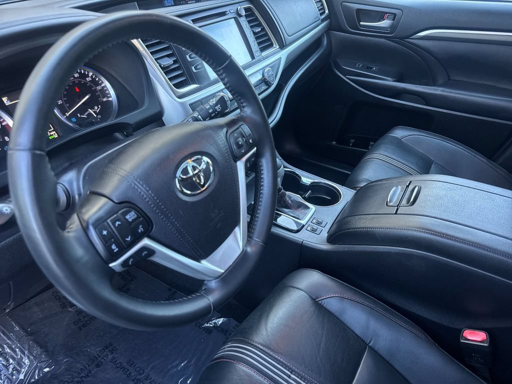 Used 2019 Toyota Highlander SE AWD/4WD image 11
