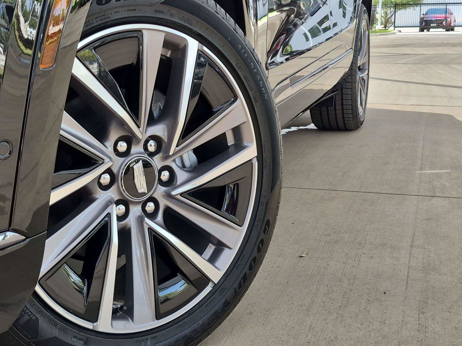 New 2027 Cadillac Vistiq Sport w/ LPO, Floor Liner Package AWD/4WD image 3