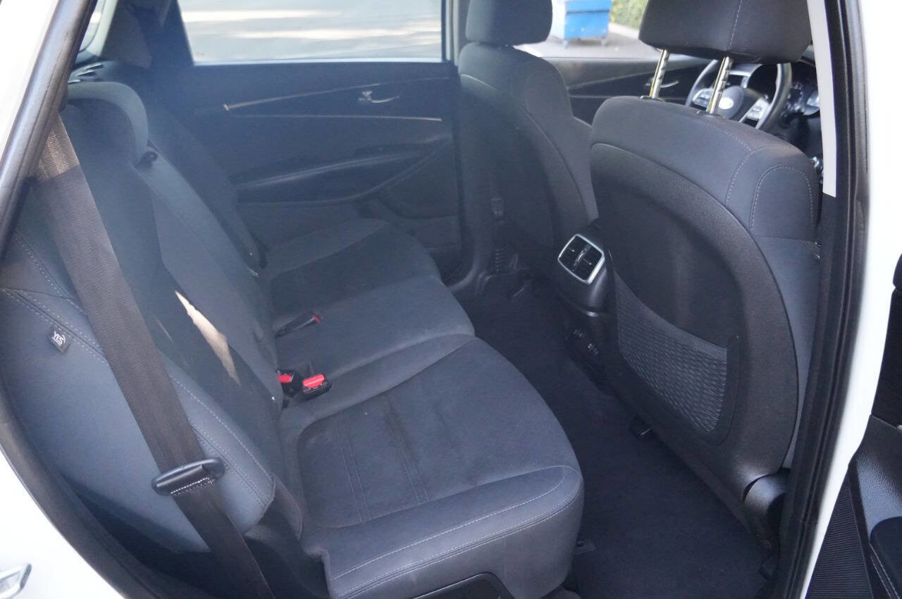 Used 2019 Kia Sorento AWD V6 image 20