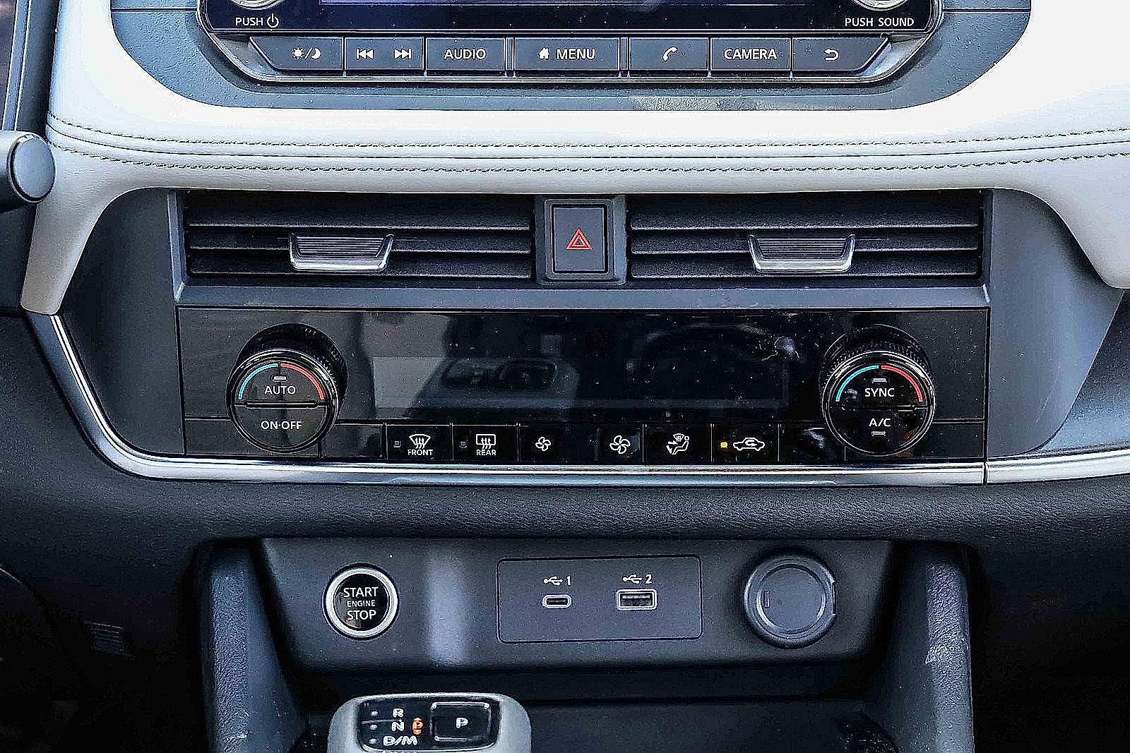 Used 2023 Nissan Rogue SV image 14