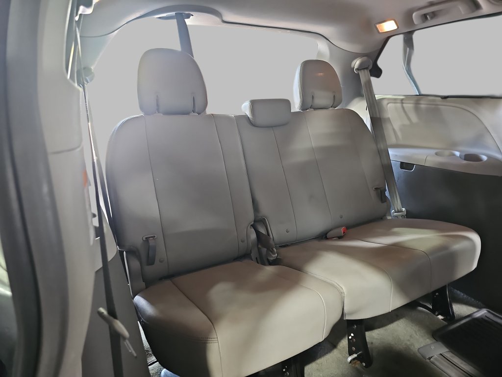 Used 2018 Toyota Sienna XLE Premium AWD/4WD image 15