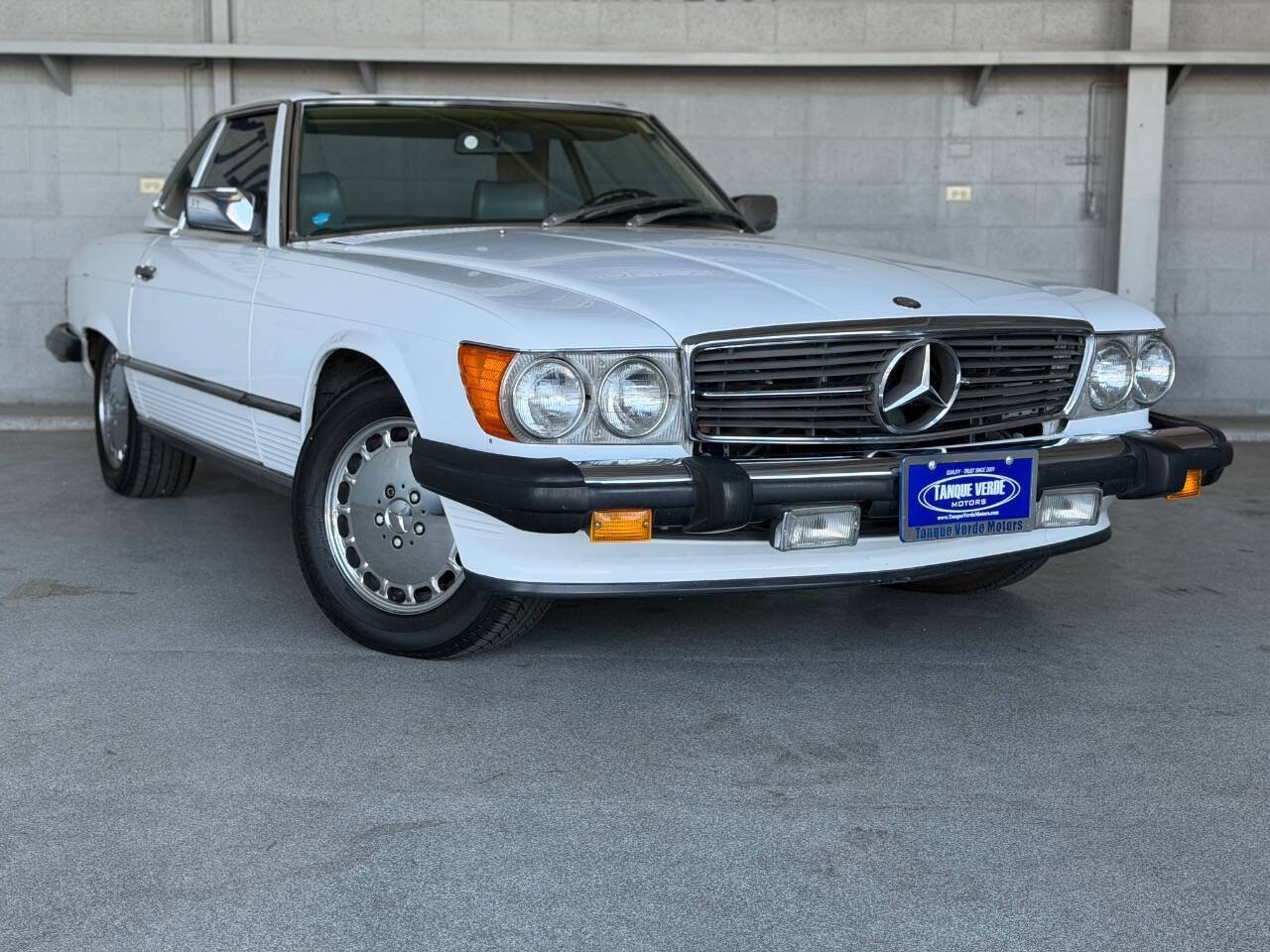 Used 1987 Mercedes-Benz 560 SL image 2