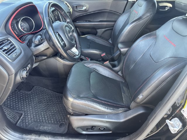 Used 2018 Jeep Compass Trailhawk w/ Leather Interior Group AWD/4WD image 9