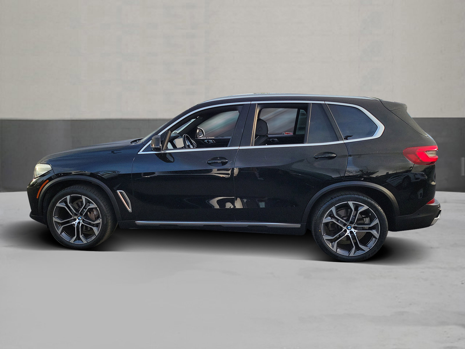 Used 2022 BMW X5 sDrive40i w/ Parking Assistance Package RWD image 3