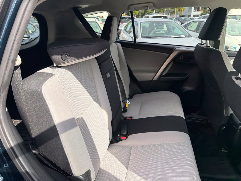 Certified 2018 Toyota RAV4 LE AWD/4WD image 15