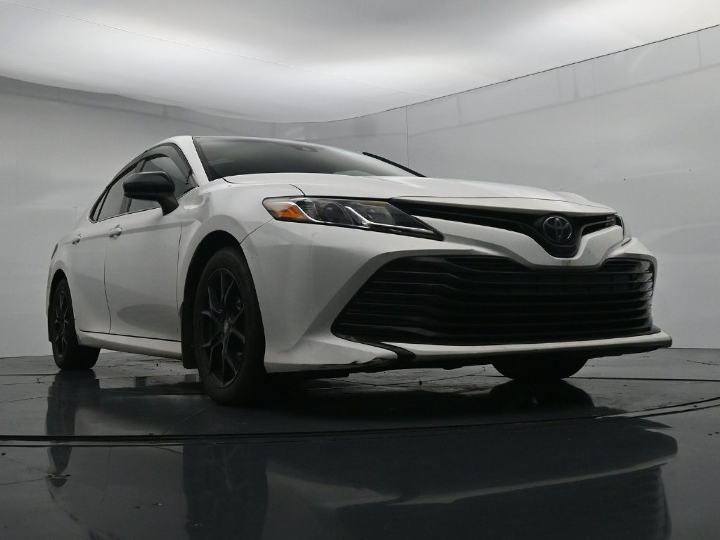 Used 2018 Toyota Camry LE FWD image 18