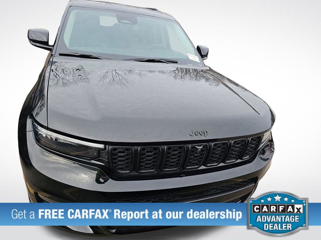 Used 2023 Jeep Grand Cherokee L Limited w/ Luxury Tech Group II image 3