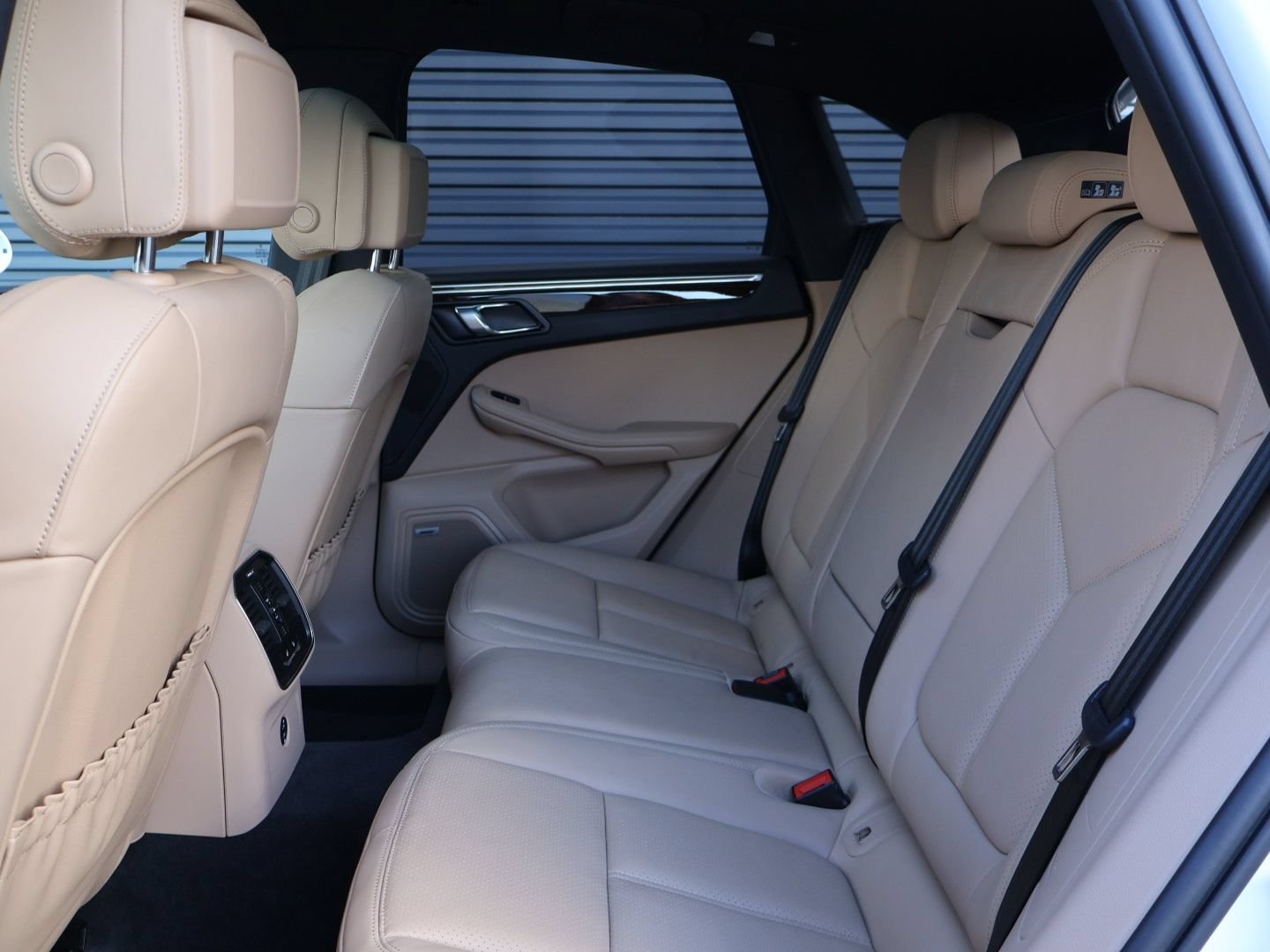 Certified 2023 Porsche Macan S AWD/4WD image 27
