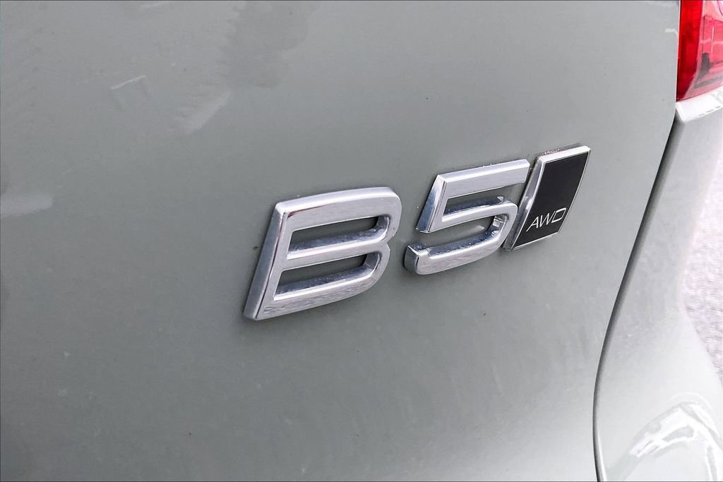 Certified 2024 Volvo XC40 B5 Plus w/ Climate Package image 24