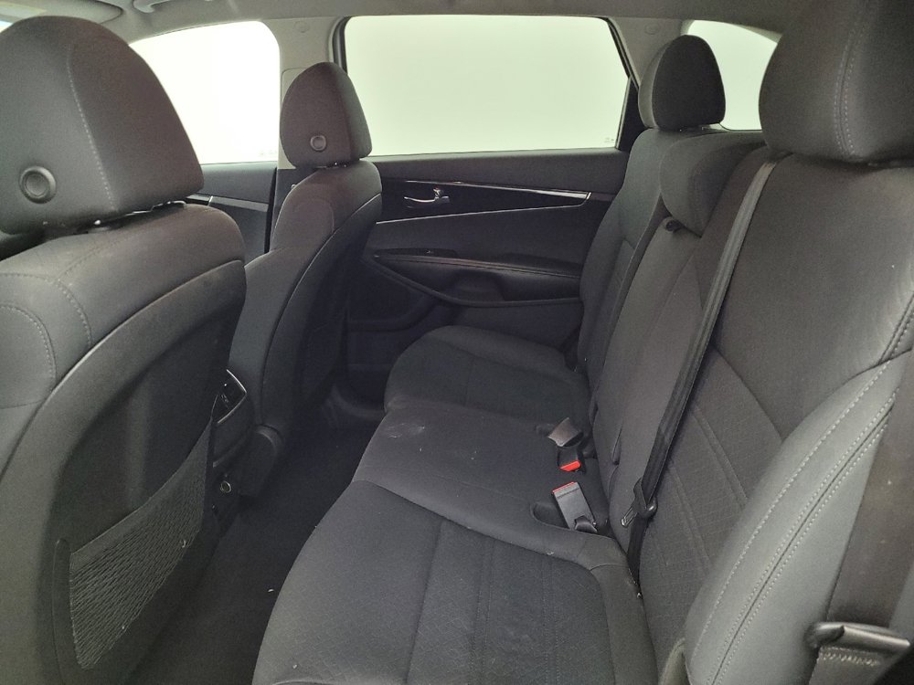 Used 2020 Kia Sorento LX image 18