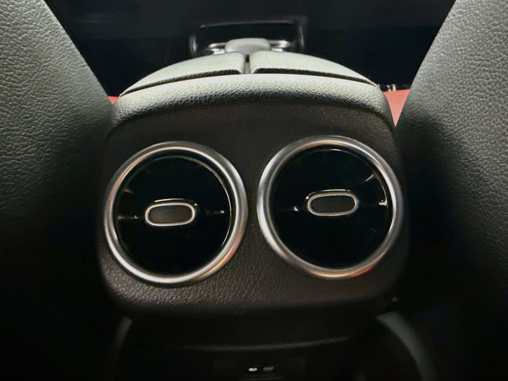 Used 2021 Mercedes-Benz A 35 AMG 4MATIC image 32
