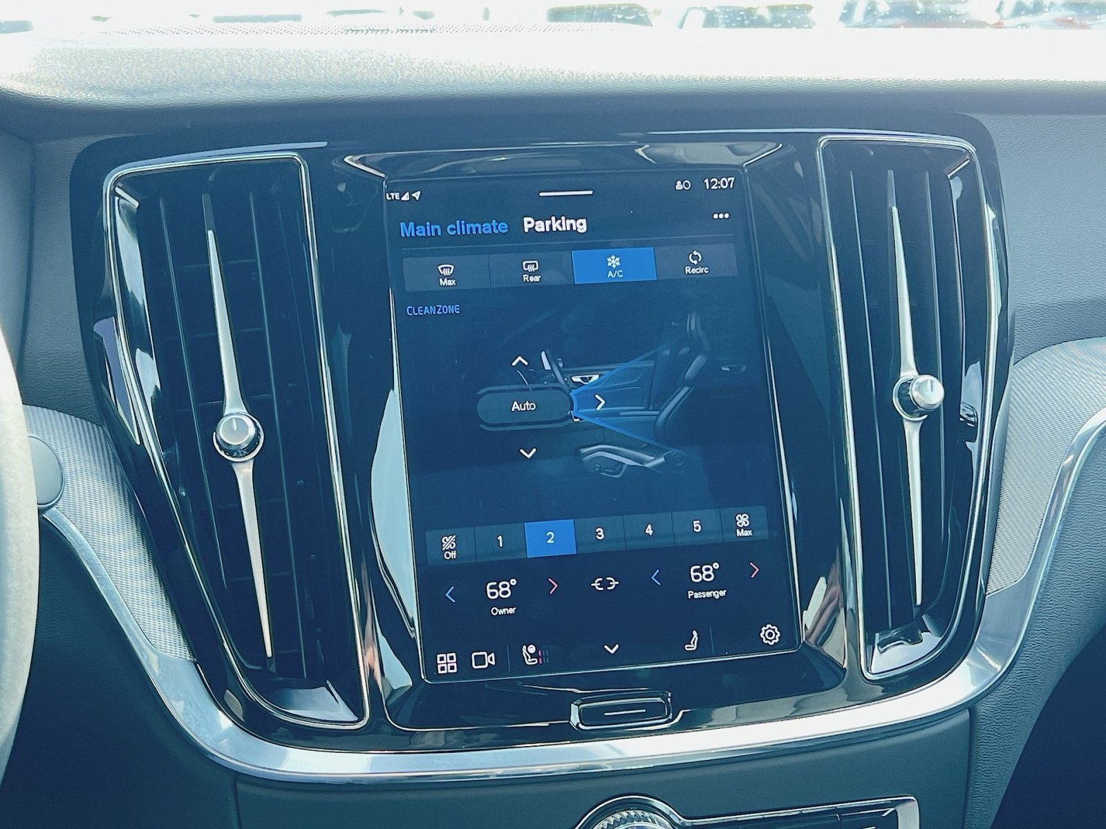 Used 2024 Volvo S60 B5 Plus w/ Climate Package image 21