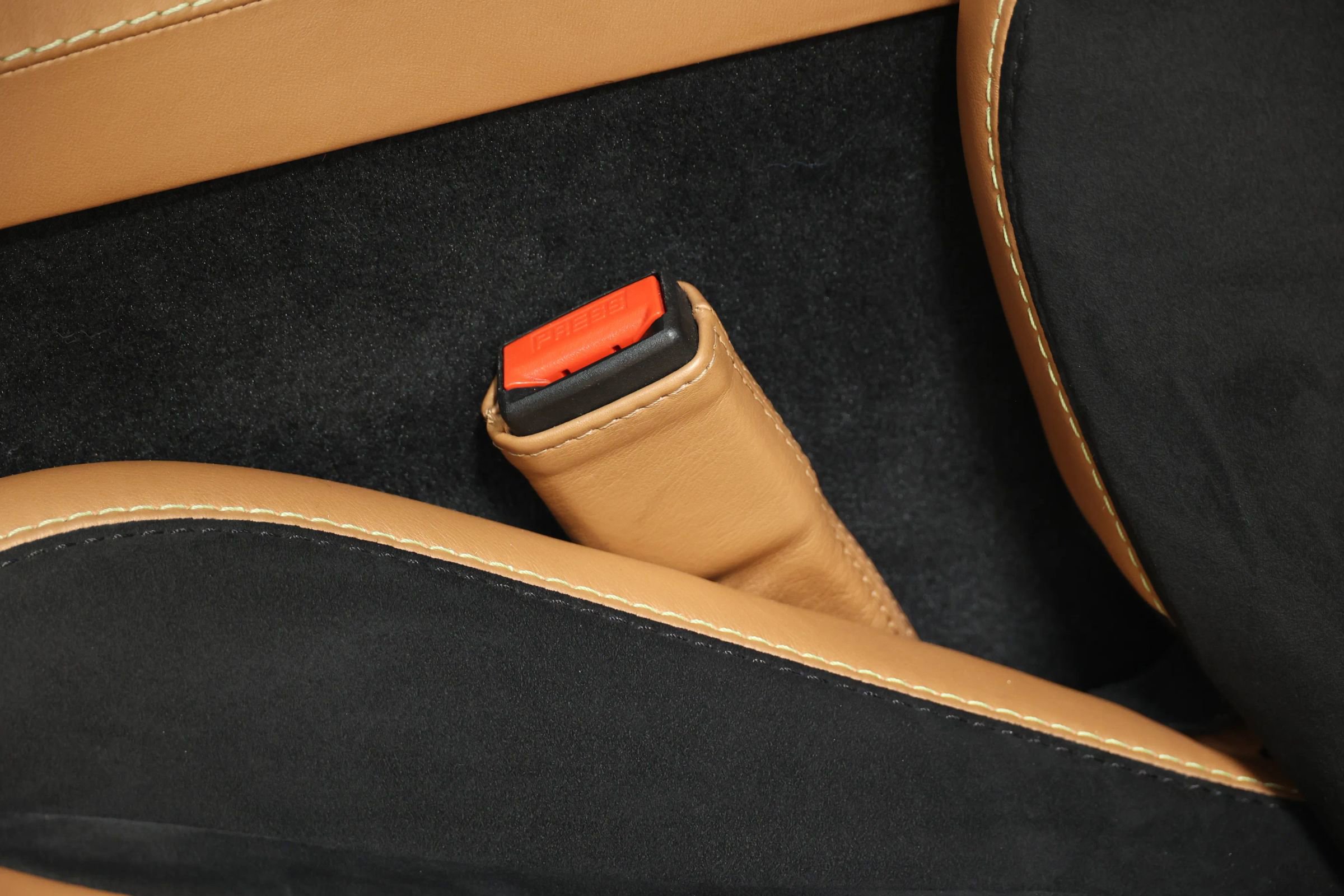 Used 2020 Aston Martin DB11 AMR image 20