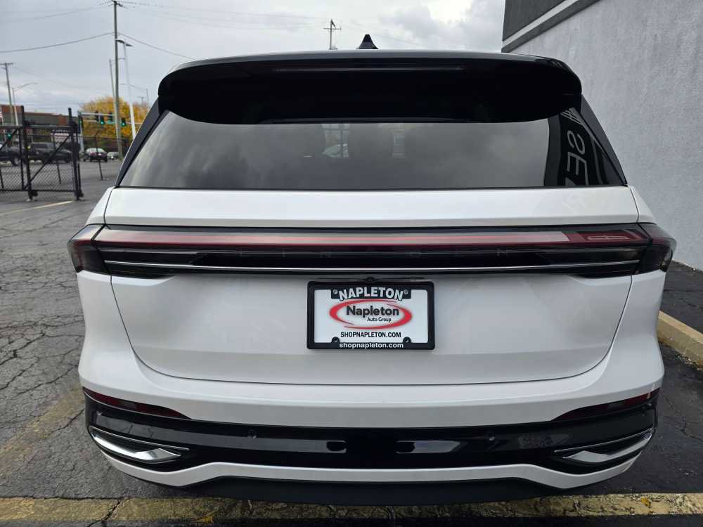 Used 2024 Lincoln Nautilus Reserve w/ Equipment Group 203A image 11