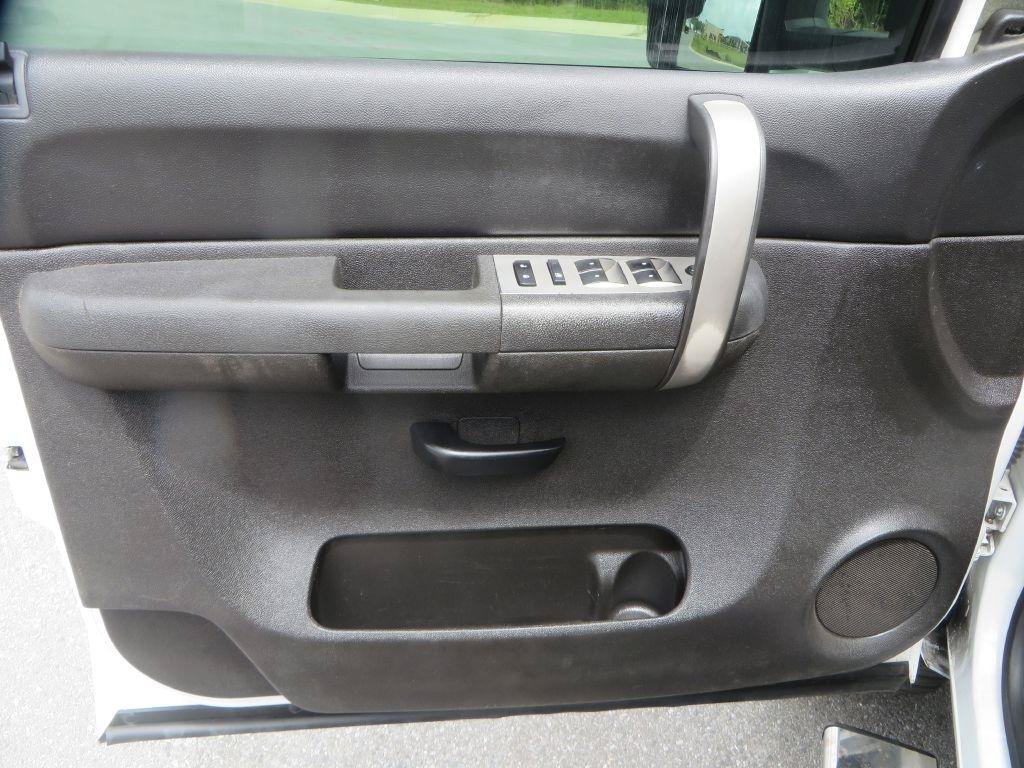 Used 2008 Chevrolet Silverado 2500 LT w/ Suspension Package, Off-Road AWD/4WD image 13