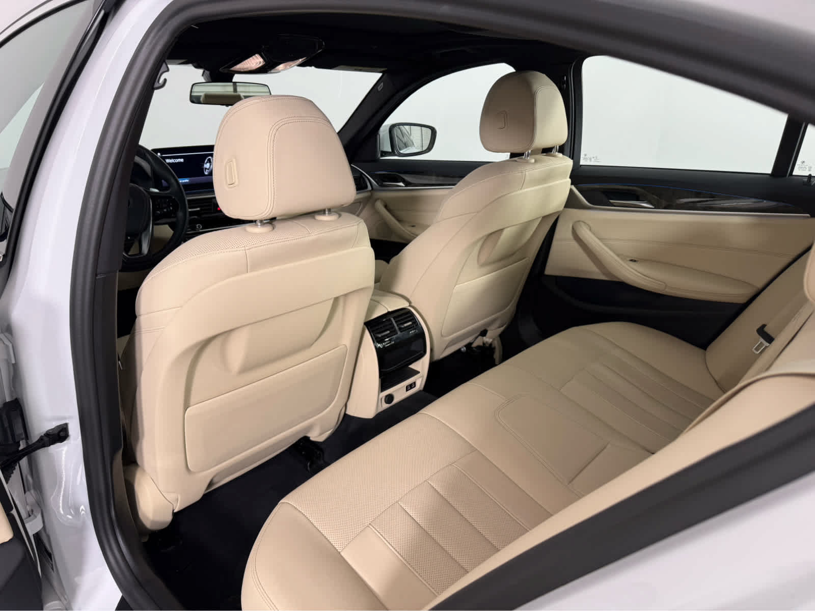 Used 2023 BMW 530e xDrive w/ Convenience Package AWD/4WD image 13