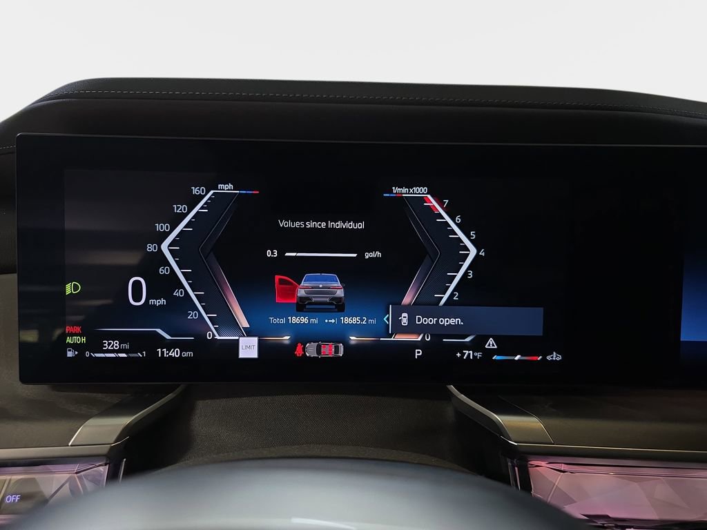 Certified 2023 BMW 740i w/ Parking Assistance Package image 22