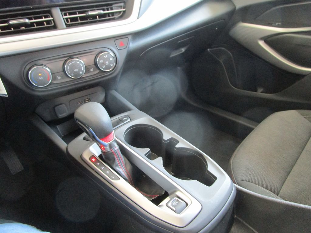 Used 2024 Chevrolet Trax RS FWD image 31
