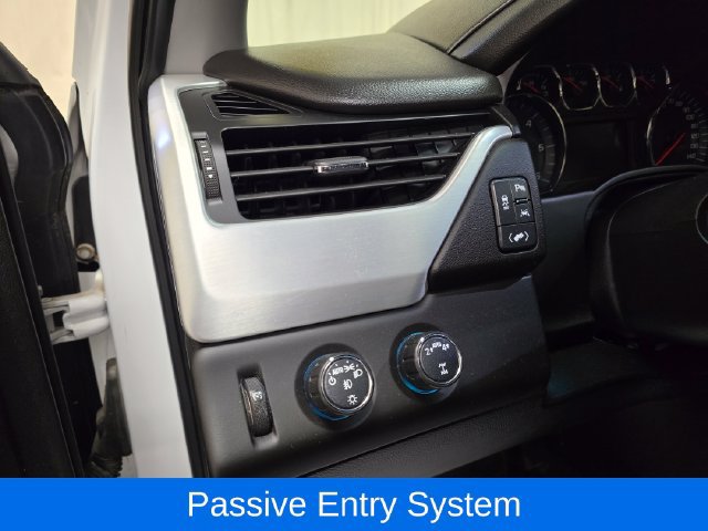 Used 2018 GMC Yukon XL SLT w/ Open Road Package AWD/4WD image 17
