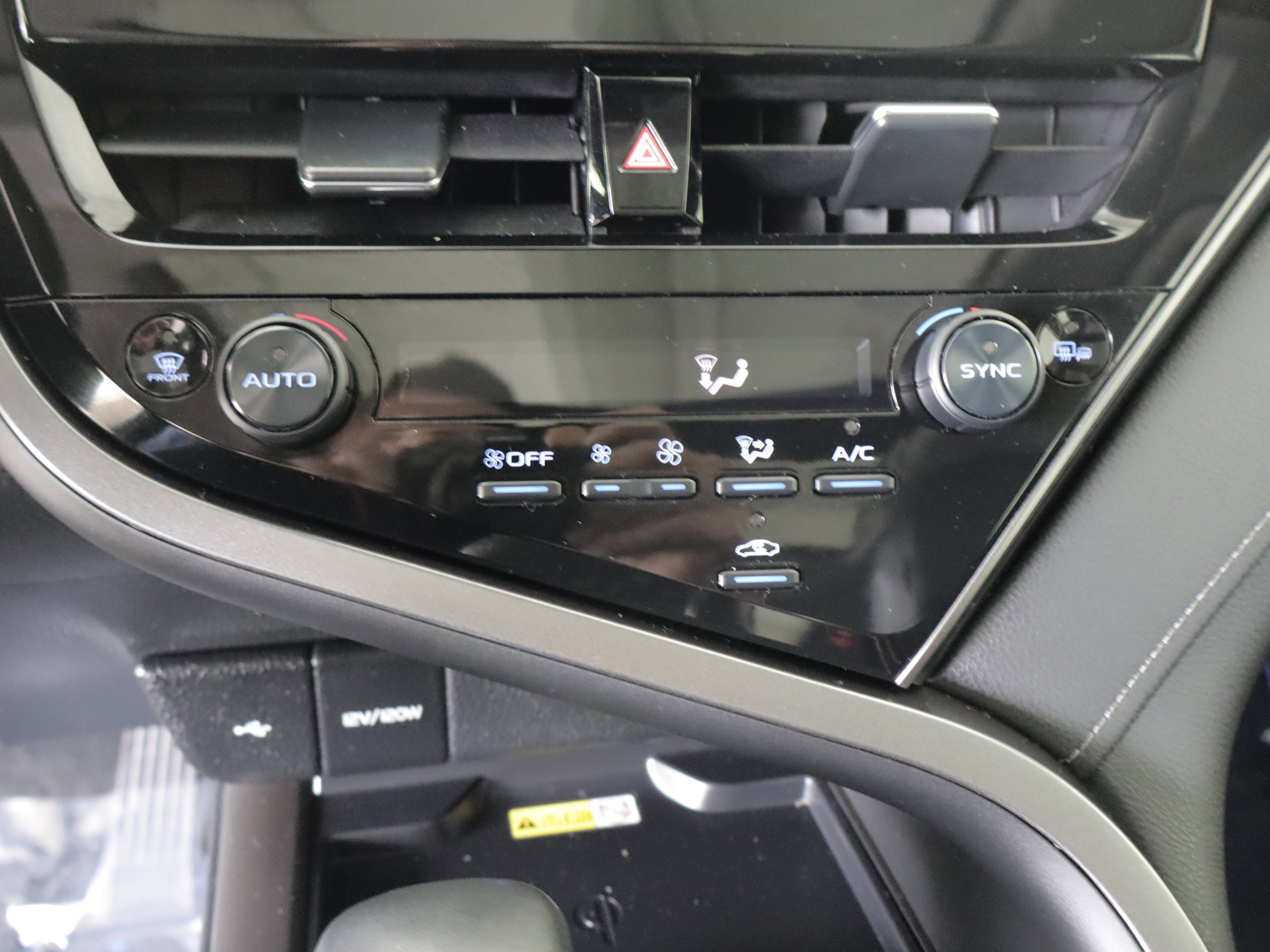 Used 2023 Toyota Camry XLE w/ Navigation Package AWD/4WD image 18