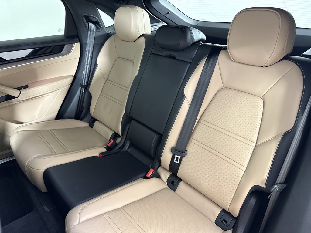 Certified 2024 Porsche Cayenne Coupe AWD/4WD image 21
