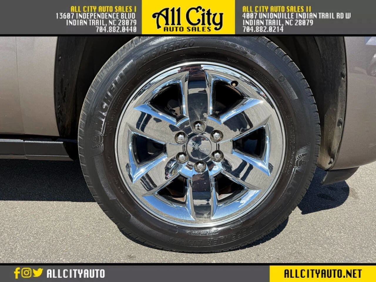 Used 2011 GMC Yukon XL SLT w/ SLT-2 Equipment Package RWD image 30