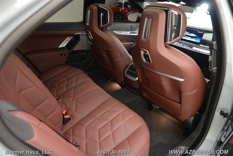 Used 2025 BMW 750e xDrive w/ Premium Package AWD/4WD image 25