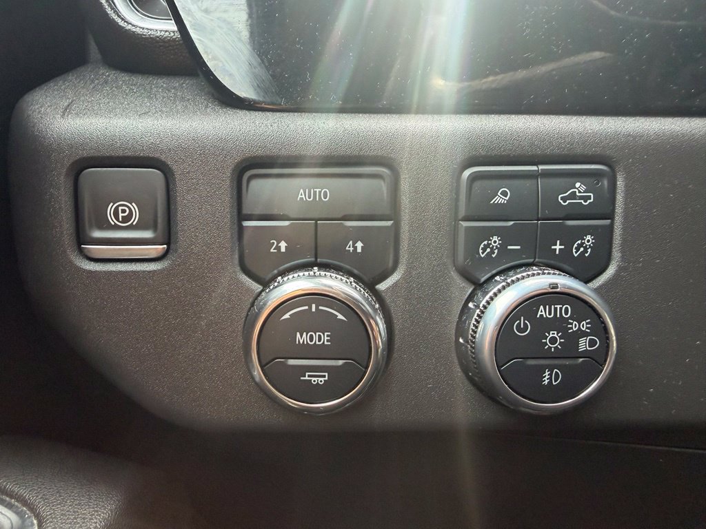 Used 2025 GMC Sierra 1500 SLT AWD/4WD image 24