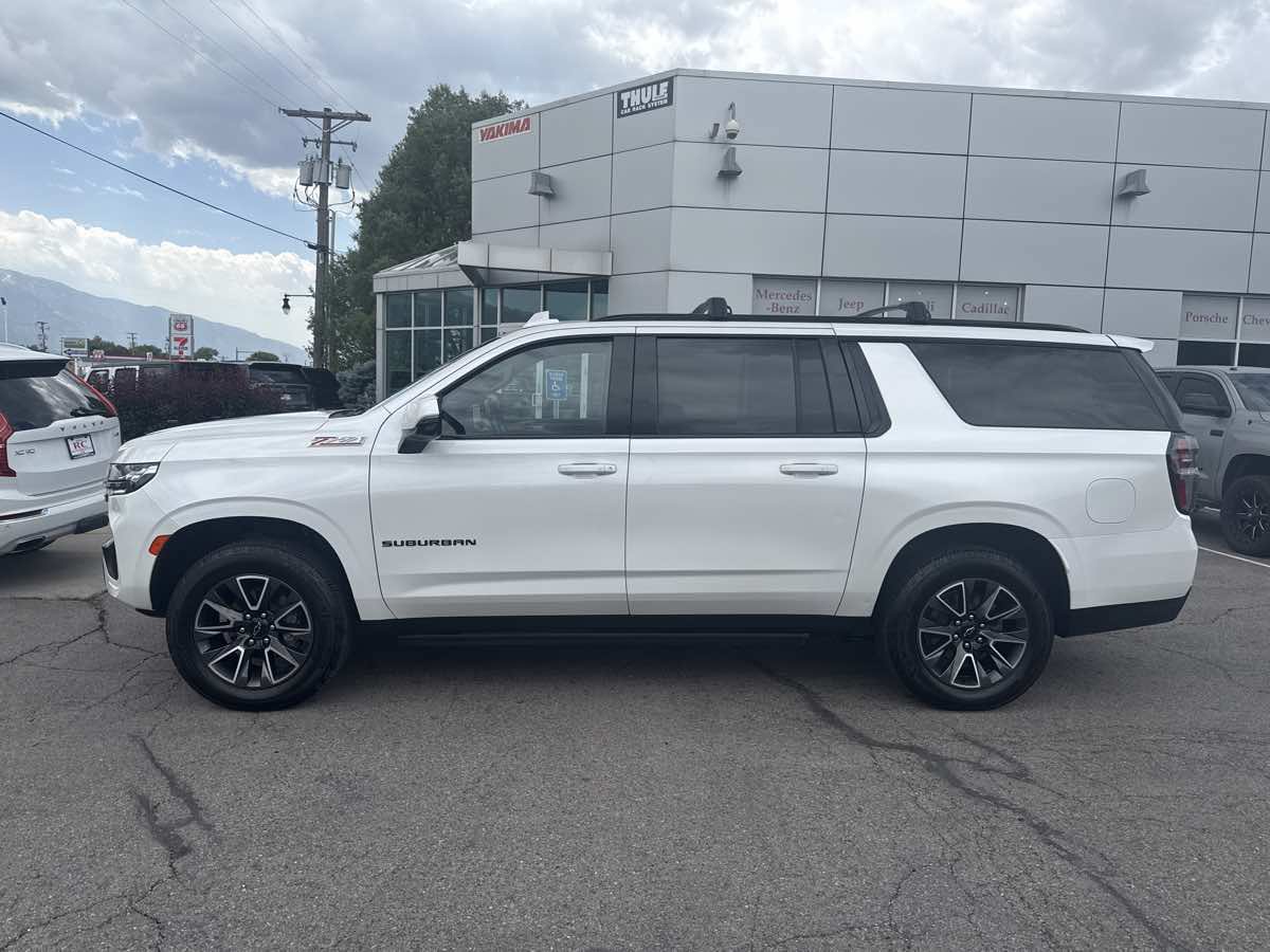 Used 2022 Chevrolet Suburban Z71 w/ Luxury Package AWD/4WD image 9