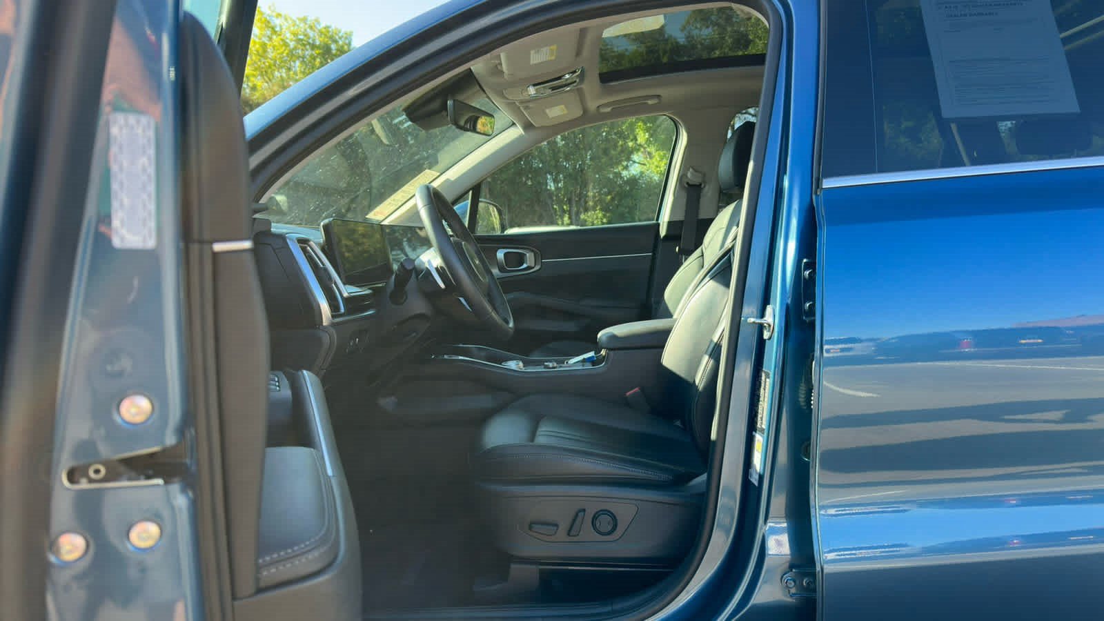 Used 2025 Kia Sorento EX w/ EX Panoramic Sunroof Package AWD/4WD image 5