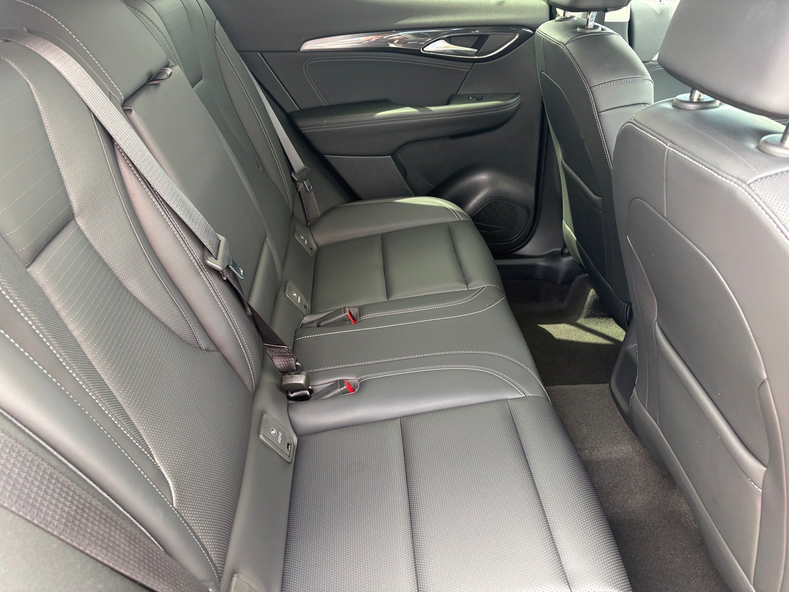 Used 2025 Buick Envision Preferred AWD/4WD image 12