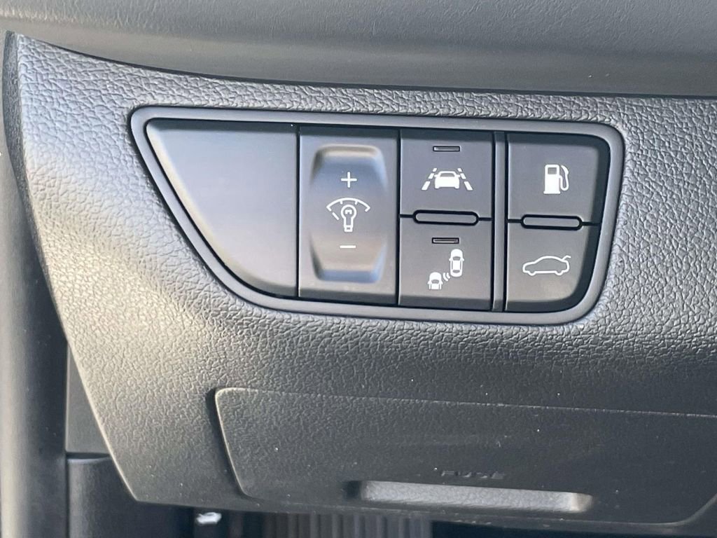 Used 2020 Genesis G70 2.0T RWD image 18