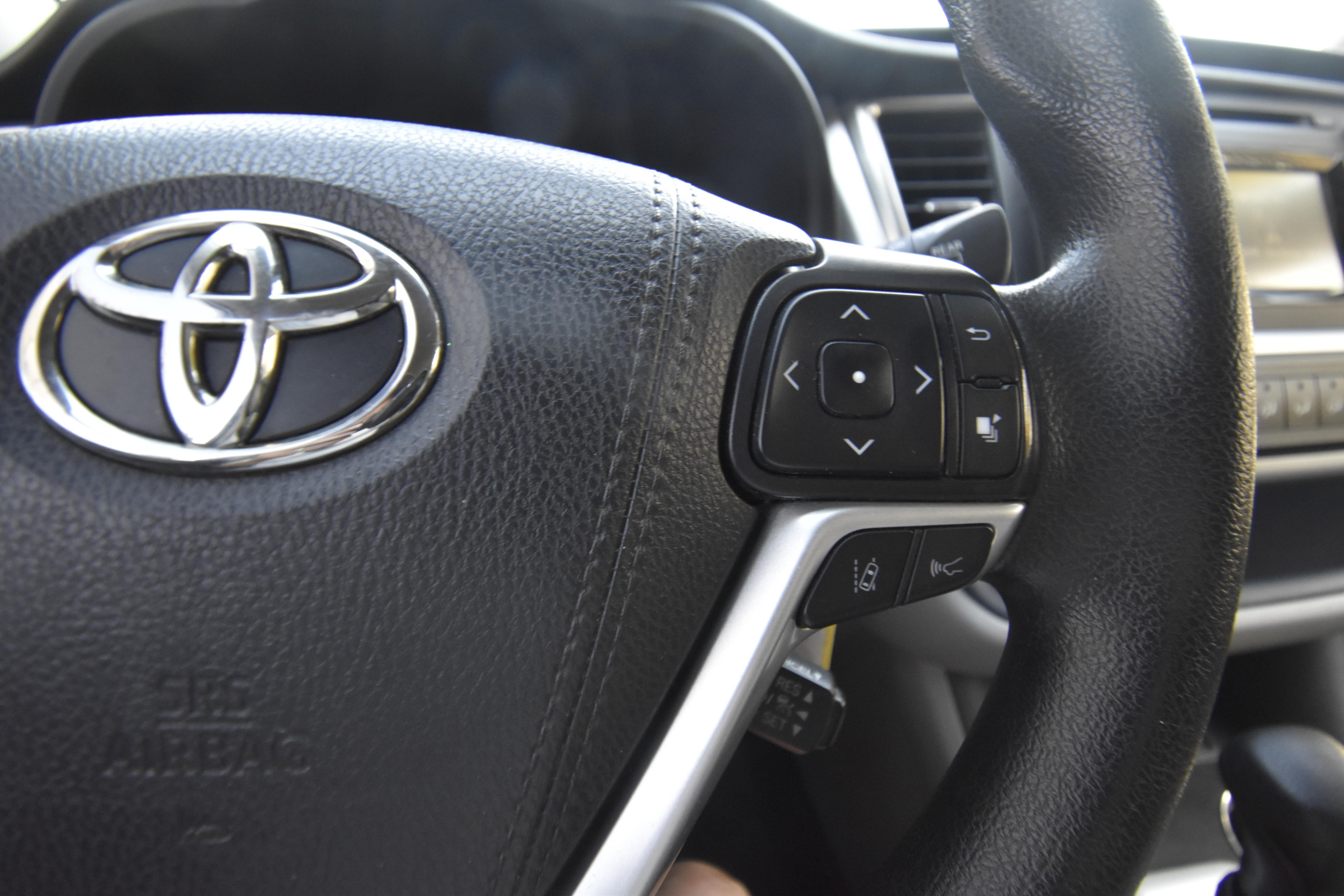 Used 2019 Toyota Highlander LE FWD image 15