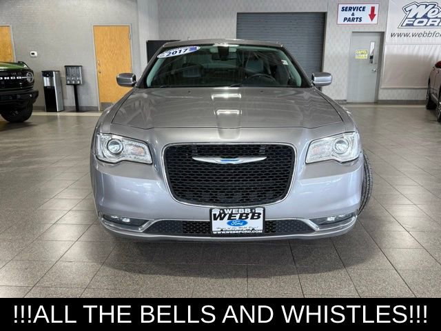 Used 2017 Chrysler 300 Touring w/ Value Package image 3