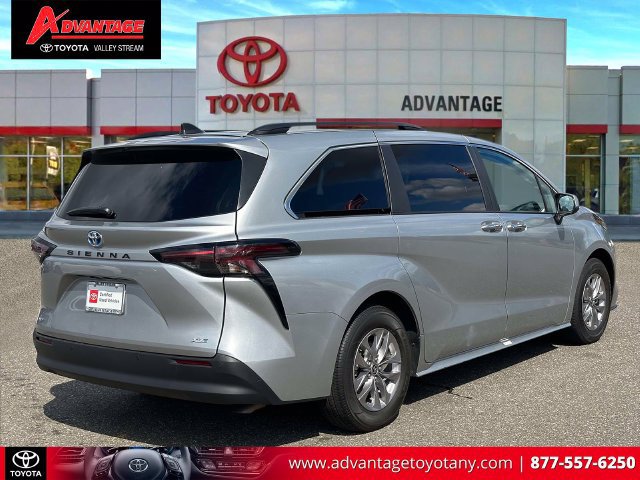 Used 2025 Toyota Sienna XLE FWD image 7