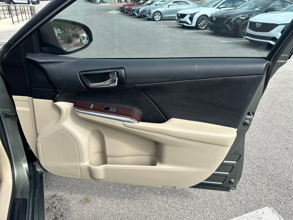 Used 2014 Toyota Camry XLE w/ Convenience Package FWD image 14