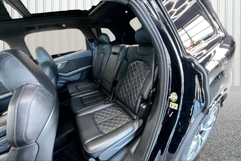 Used 2021 Audi SQ7 Premium Plus w/ Executive Package image 22