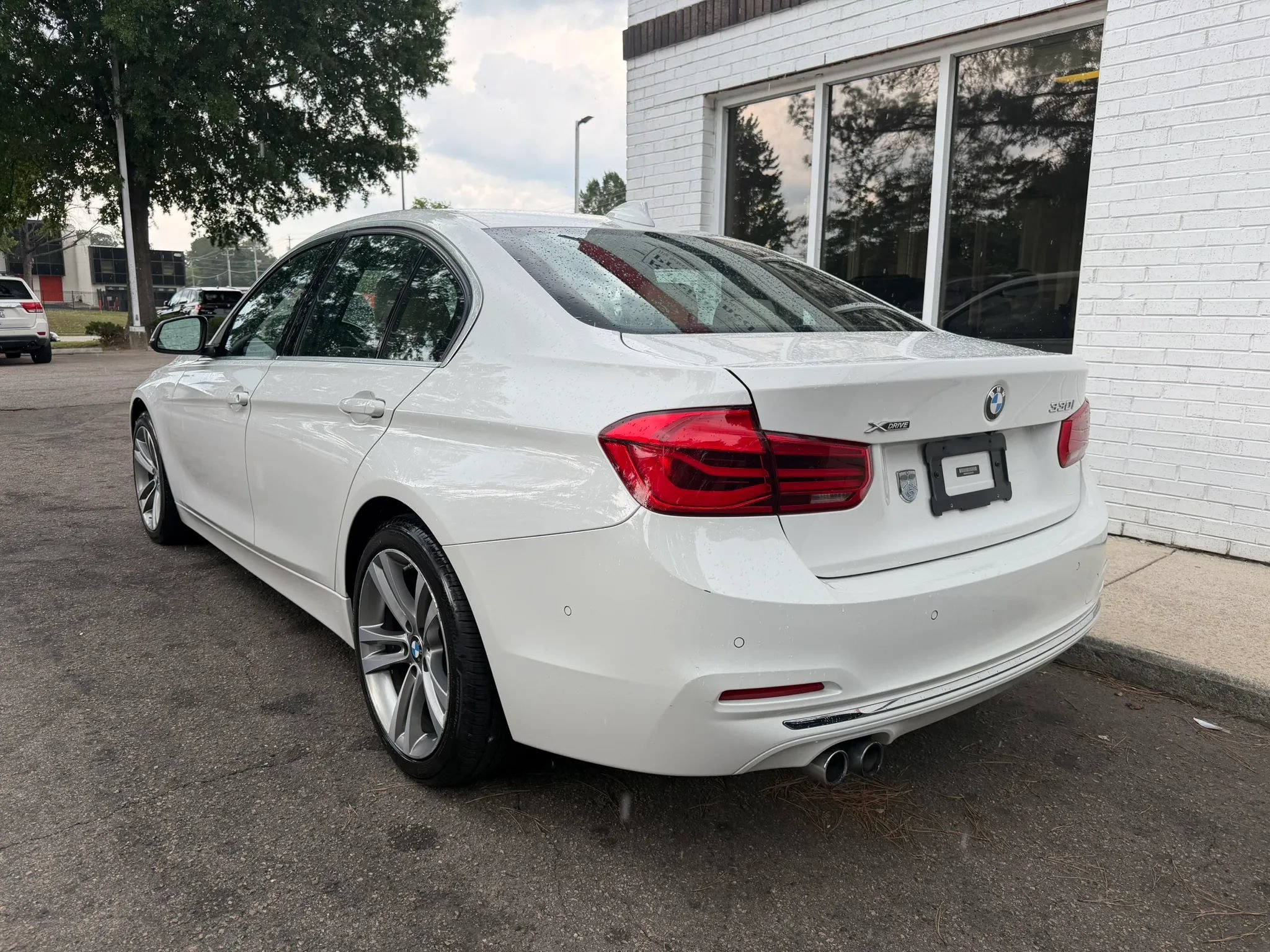 Used 2018 BMW 330i xDrive Sedan w/ Executive Package AWD/4WD image 7