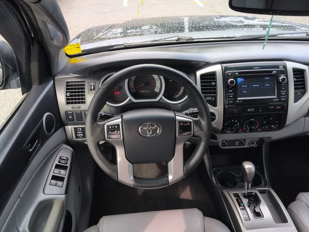 Used 2013 Toyota Tacoma 4x4 Double Cab w/ Limited Pkg image 12