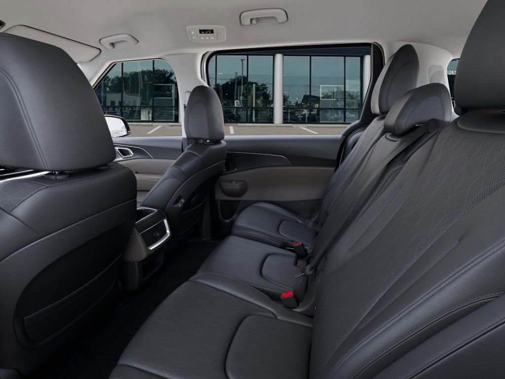 Used 2026 Kia Carnival image 19