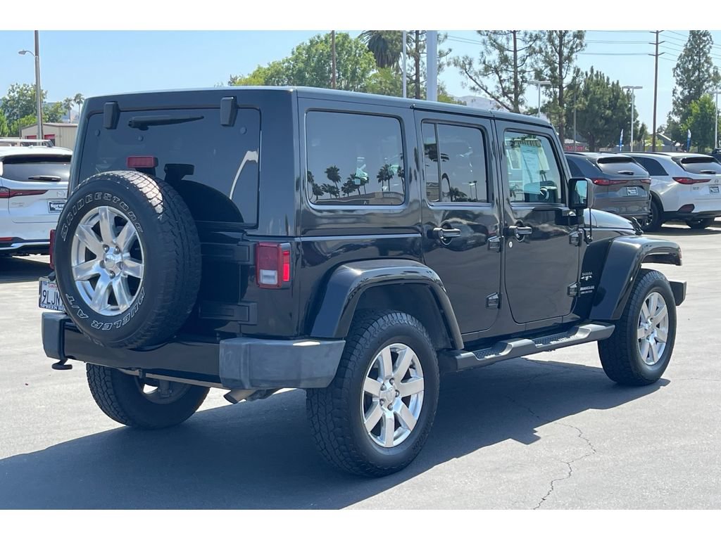 Used 2017 Jeep Wrangler Unlimited Sahara w/ Connectivity Group AWD/4WD image 6