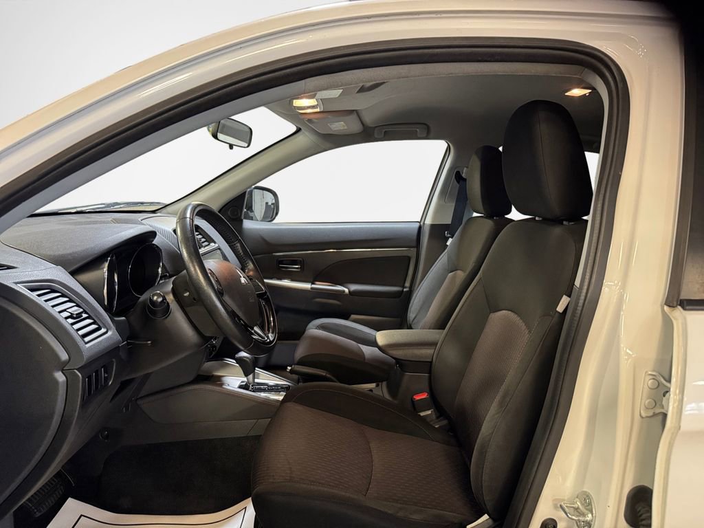 Used 2019 Mitsubishi Outlander Sport SE FWD image 12