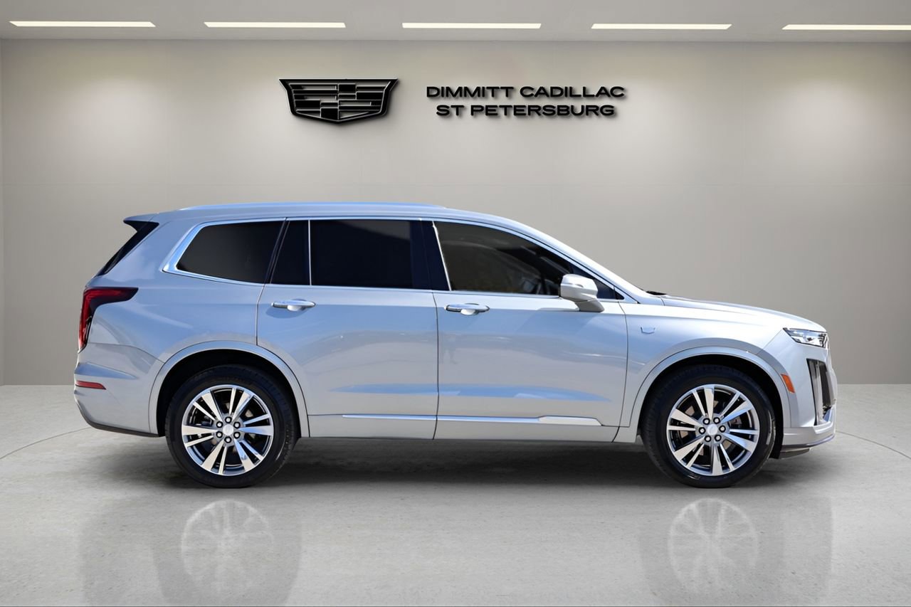 Used 2025 Cadillac XT6 Premium Luxury FWD image 6