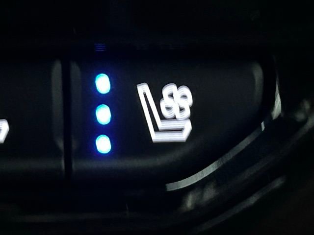 Used 2024 GMC Yukon XL Denali Ultimate image 8