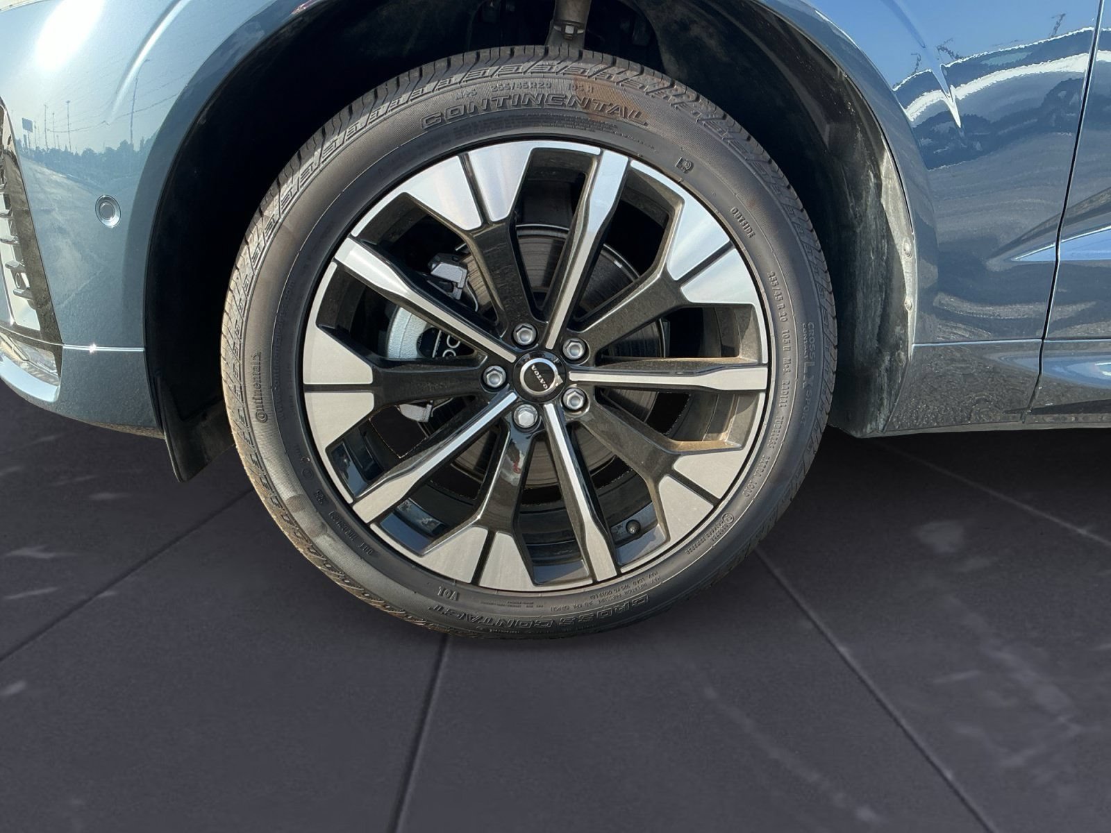 New 2026 Volvo XC60 B5 Plus w/ Protection Package Premier AWD/4WD image 14